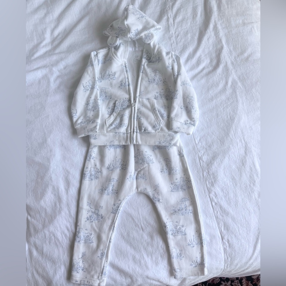 GAP Baby Set in Adorable White with Blue 12-18 mos